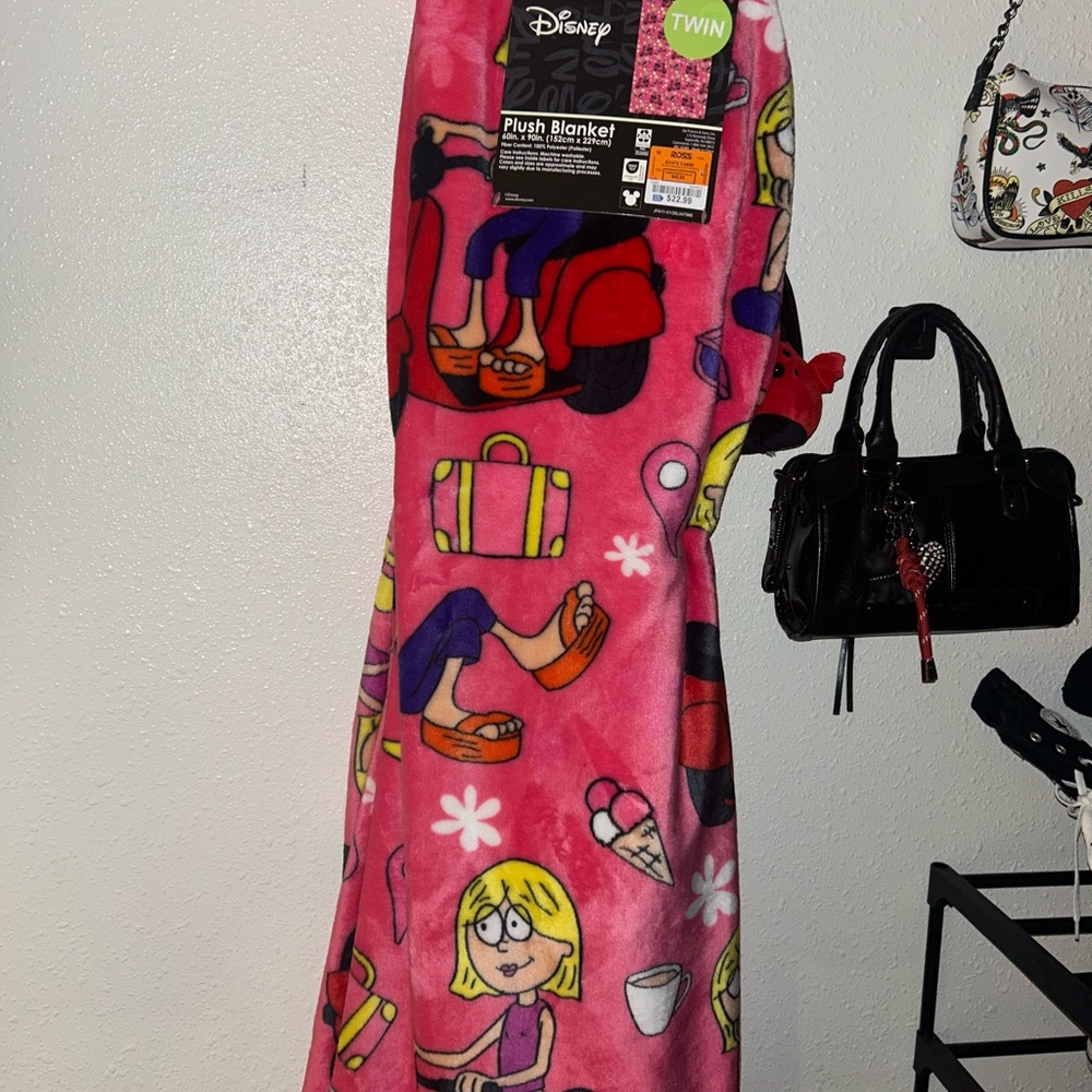 Disney Pink Character Lizzy m throw Twin size